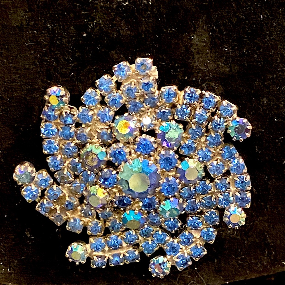 Beautiful Blue Aurora Borealis Galaxy Brooch. All Prong Set